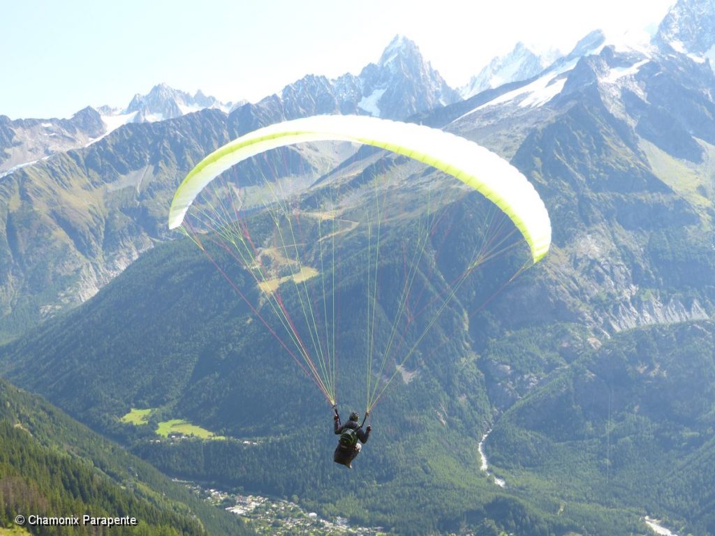 Faire du parapente sur le mont blanc