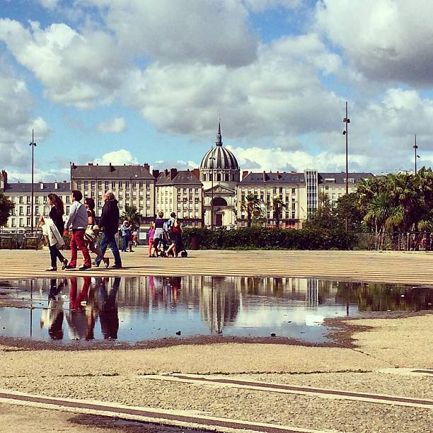 Ville de Nantes place ensoleillée